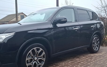 Mitsubishi Outlander III рестайлинг 3, 2014 год, 1 750 000 рублей, 3 фотография