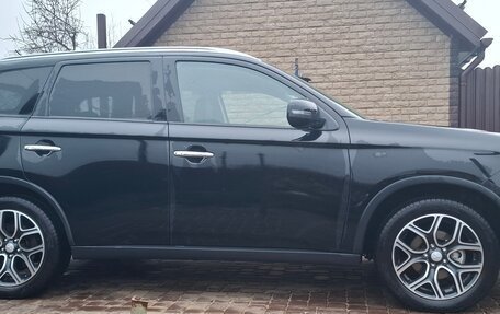 Mitsubishi Outlander III рестайлинг 3, 2014 год, 1 750 000 рублей, 2 фотография