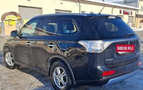 Mitsubishi Outlander III рестайлинг 3, 2014 год, 1 750 000 рублей, 5 фотография