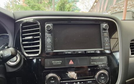 Mitsubishi Outlander III рестайлинг 3, 2014 год, 1 750 000 рублей, 9 фотография