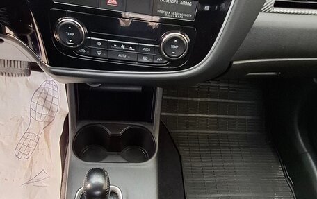 Mitsubishi Outlander III рестайлинг 3, 2014 год, 1 750 000 рублей, 11 фотография