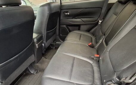 Mitsubishi Outlander III рестайлинг 3, 2014 год, 1 750 000 рублей, 14 фотография