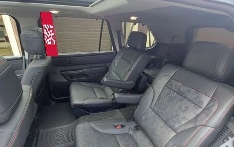 Toyota Sequoia, 2023 год, 14 300 000 рублей, 10 фотография