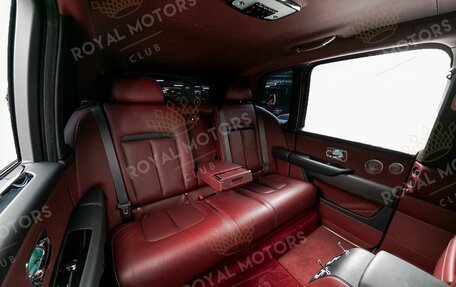 Rolls-Royce Cullinan, 2020 год, 35 000 000 рублей, 13 фотография