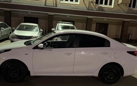 KIA Rio IV, 2021 год, 1 050 000 рублей, 2 фотография