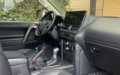 Toyota Land Cruiser Prado 150 рестайлинг 2, 2021 год, 8 000 000 рублей, 5 фотография