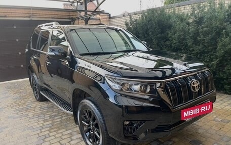 Toyota Land Cruiser Prado 150 рестайлинг 2, 2021 год, 8 000 000 рублей, 2 фотография