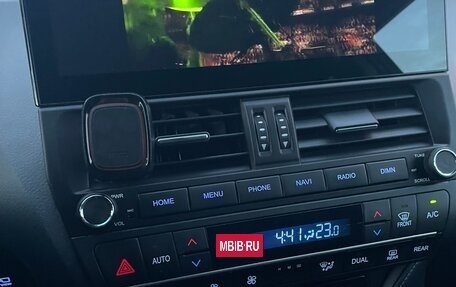 Toyota Land Cruiser Prado 150 рестайлинг 2, 2021 год, 8 000 000 рублей, 7 фотография