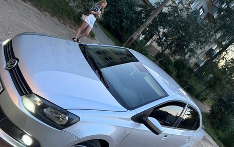 Volkswagen Polo VI (EU Market), 2011 год, 680 000 рублей, 2 фотография