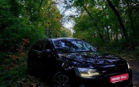 Volkswagen Jetta VI, 2011 год, 810 000 рублей, 2 фотография