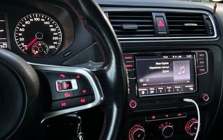 Volkswagen Jetta VI, 2011 год, 810 000 рублей, 5 фотография