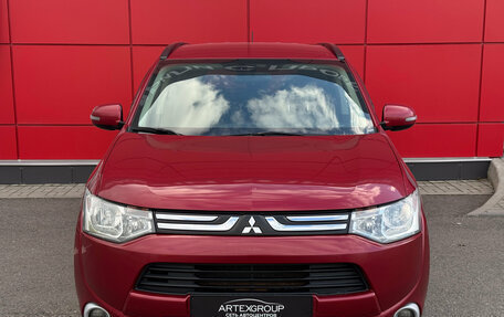 Mitsubishi Outlander III рестайлинг 3, 2013 год, 1 345 000 рублей, 2 фотография