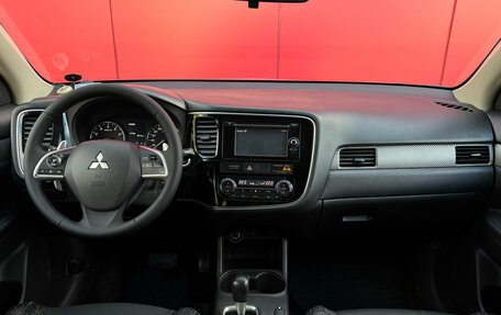 Mitsubishi Outlander III рестайлинг 3, 2013 год, 1 345 000 рублей, 9 фотография