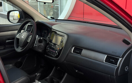 Mitsubishi Outlander III рестайлинг 3, 2013 год, 1 345 000 рублей, 12 фотография