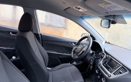 Hyundai Solaris II рестайлинг, 2019 год, 1 100 000 рублей, 5 фотография