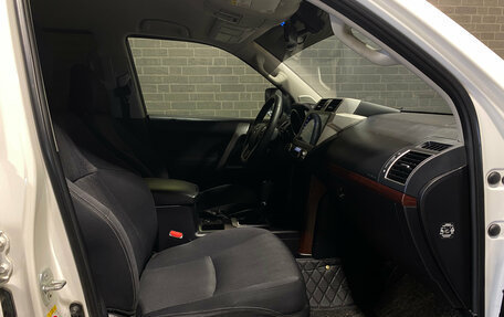 Toyota Land Cruiser Prado 150 рестайлинг 2, 2015 год, 3 700 000 рублей, 10 фотография