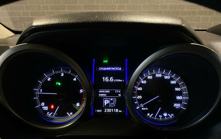 Toyota Land Cruiser Prado 150 рестайлинг 2, 2015 год, 3 700 000 рублей, 22 фотография