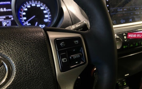 Toyota Land Cruiser Prado 150 рестайлинг 2, 2015 год, 3 700 000 рублей, 18 фотография