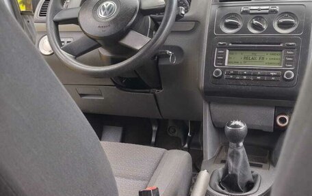 Volkswagen Touran III, 2004 год, 560 000 рублей, 2 фотография