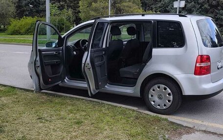 Volkswagen Touran III, 2004 год, 560 000 рублей, 3 фотография