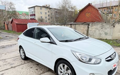 Hyundai Solaris II рестайлинг, 2011 год, 880 000 рублей, 2 фотография