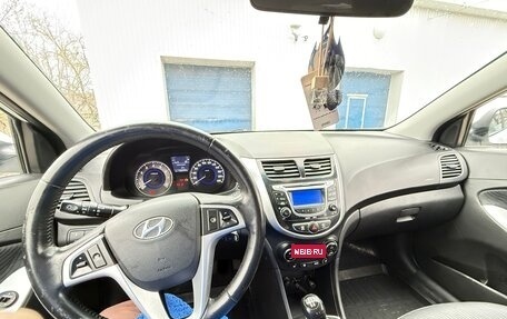 Hyundai Solaris II рестайлинг, 2011 год, 880 000 рублей, 5 фотография