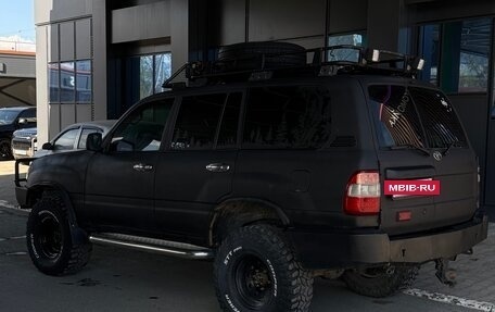 Toyota Land Cruiser 100 рестайлинг 2, 2004 год, 2 290 000 рублей, 11 фотография