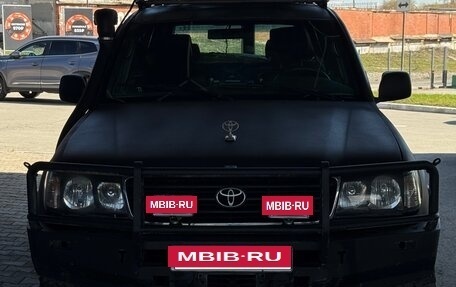 Toyota Land Cruiser 100 рестайлинг 2, 2004 год, 2 290 000 рублей, 10 фотография