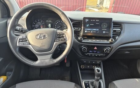 Hyundai Solaris II рестайлинг, 2022 год, 1 700 000 рублей, 8 фотография