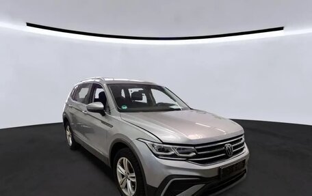 Volkswagen Tiguan II, 2021 год, 2 582 000 рублей, 3 фотография