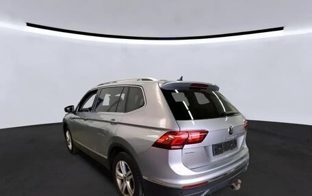 Volkswagen Tiguan II, 2021 год, 2 582 000 рублей, 4 фотография