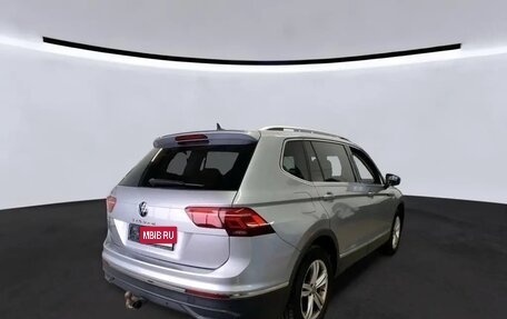 Volkswagen Tiguan II, 2021 год, 2 582 000 рублей, 2 фотография