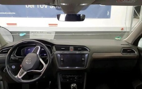 Volkswagen Tiguan II, 2021 год, 2 582 000 рублей, 13 фотография