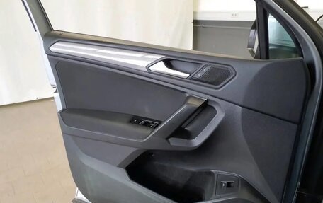 Volkswagen Tiguan II, 2021 год, 2 582 000 рублей, 8 фотография