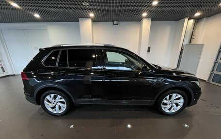 Volkswagen Tiguan II, 2022 год, 2 540 000 рублей, 2 фотография