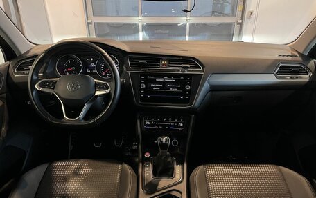 Volkswagen Tiguan II, 2022 год, 2 540 000 рублей, 9 фотография