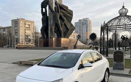 Opel Astra J, 2012 год, 880 000 рублей, 1 фотография