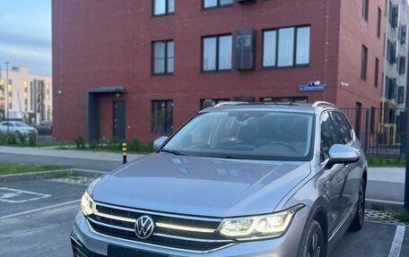 Volkswagen Tiguan II, 2021 год, 2 300 000 рублей, 1 фотография