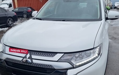 Mitsubishi Outlander III рестайлинг 3, 2021 год, 2 500 000 рублей, 1 фотография