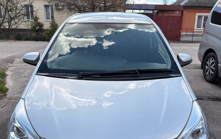 Toyota Vitz, 2019 год, 1 050 000 рублей, 5 фотография