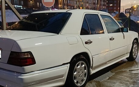 Mercedes-Benz E-Класс, 1993 год, 650 000 рублей, 20 фотография