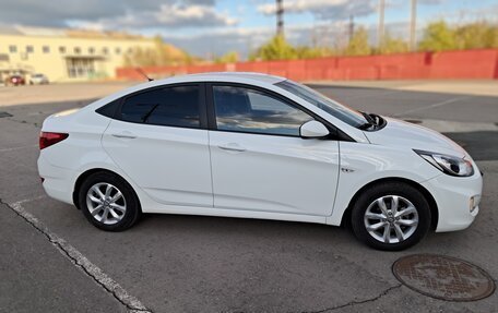 Hyundai Solaris II рестайлинг, 2011 год, 985 000 рублей, 4 фотография