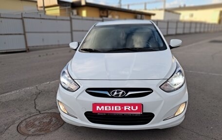 Hyundai Solaris II рестайлинг, 2011 год, 985 000 рублей, 2 фотография