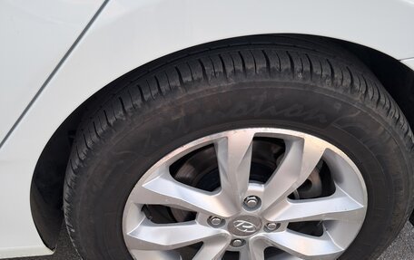 Hyundai Solaris II рестайлинг, 2011 год, 985 000 рублей, 23 фотография