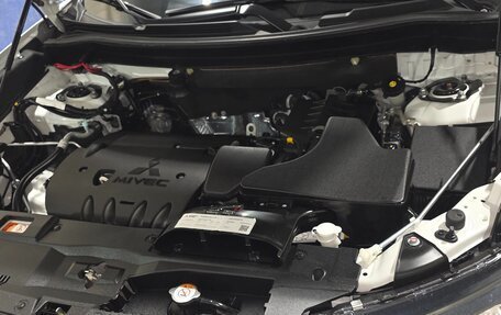 Mitsubishi Outlander III рестайлинг 3, 2021 год, 2 500 000 рублей, 2 фотография