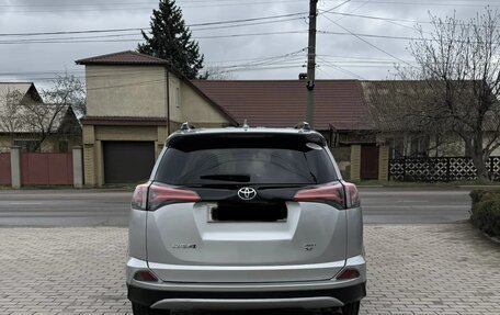 Toyota RAV4, 2017 год, 2 300 000 рублей, 2 фотография