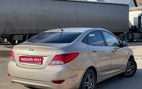 Hyundai Solaris II рестайлинг, 2011 год, 530 000 рублей, 4 фотография