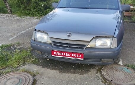 Opel Omega A, 1988 год, 115 000 рублей, 1 фотография