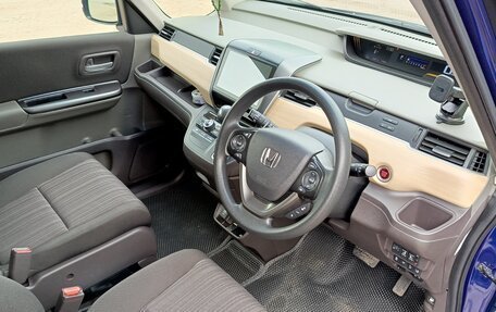 Honda Freed II, 2016 год, 1 395 000 рублей, 7 фотография