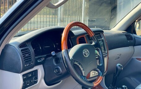Toyota Land Cruiser 100 рестайлинг 2, 2007 год, 2 799 000 рублей, 8 фотография